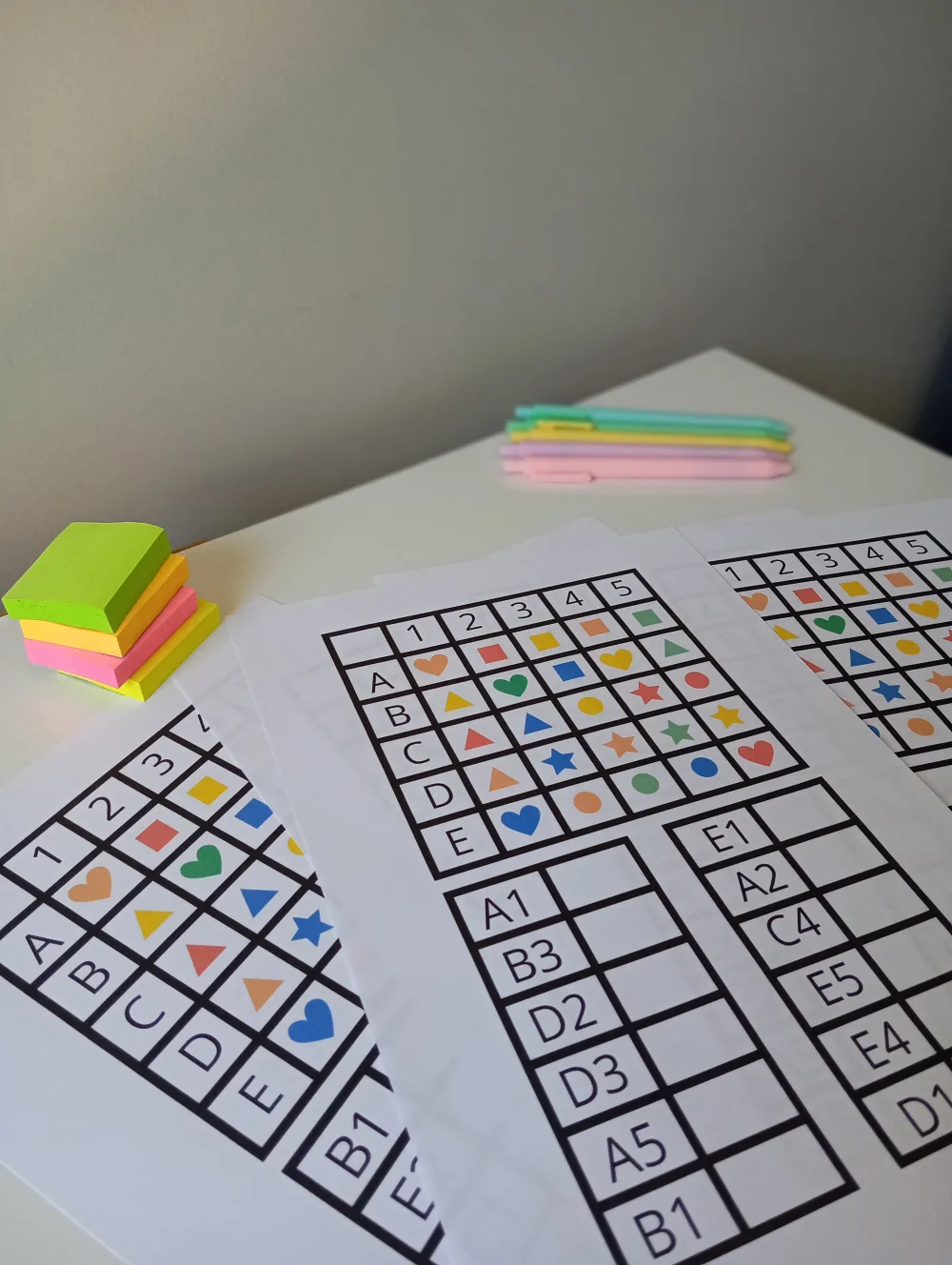 29 Coordenadas Divertidas Formas e Cores — Pronto para Imprimir