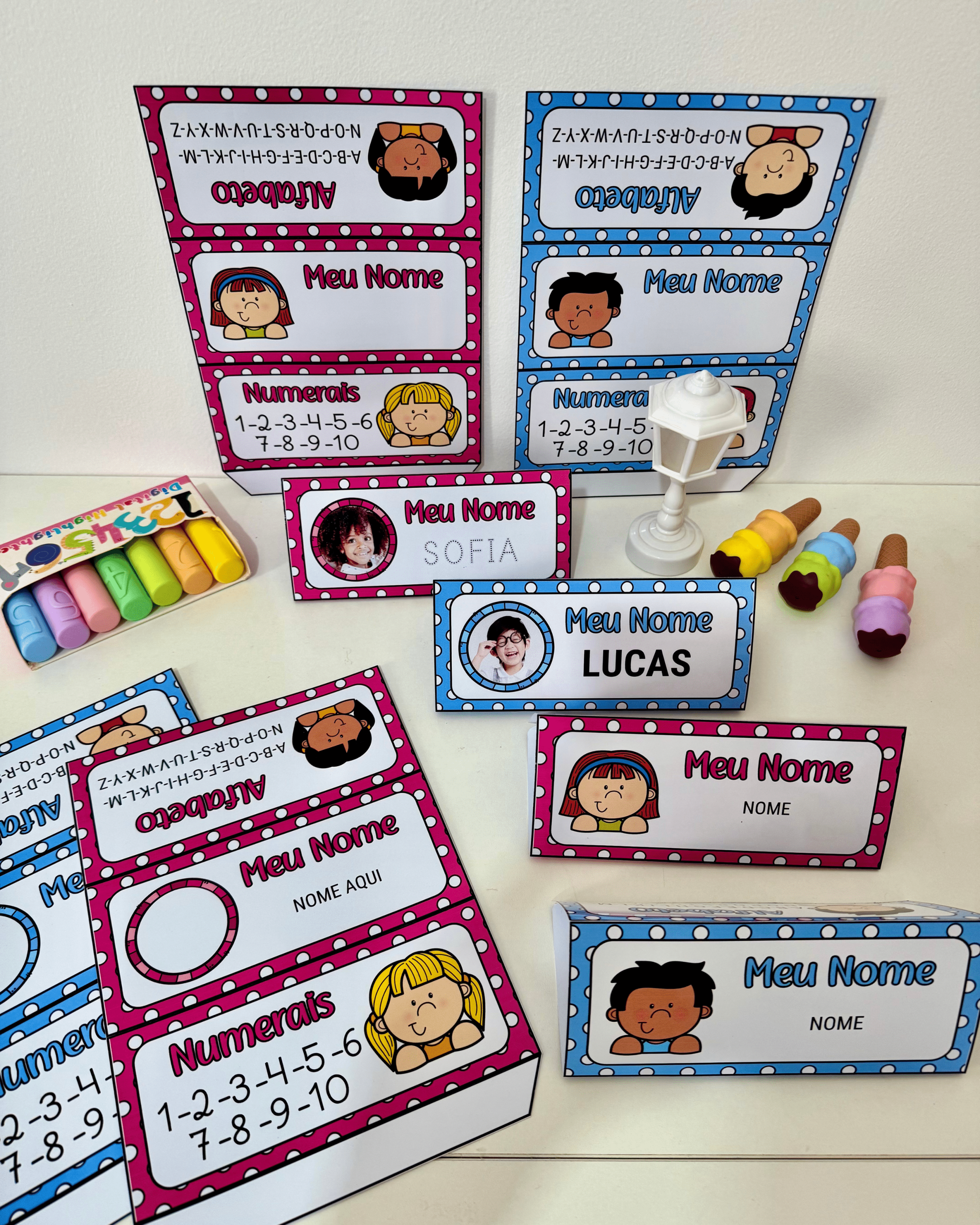 Crachá de Mesa Editável – Personalize para Sua Turma